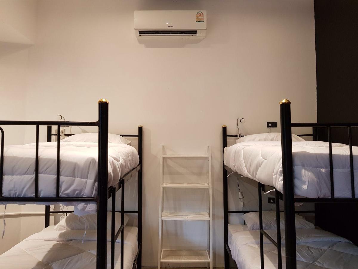 Paradise Beach Backpackers Hostel Patong Buitenkant foto