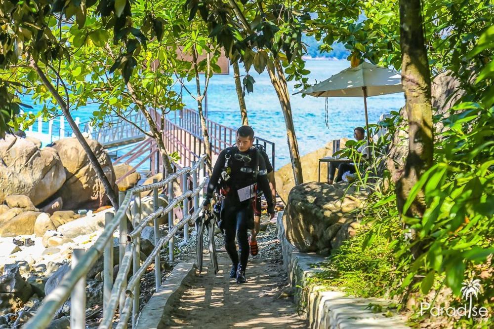 Paradise Beach Backpackers Hostel Patong Buitenkant foto